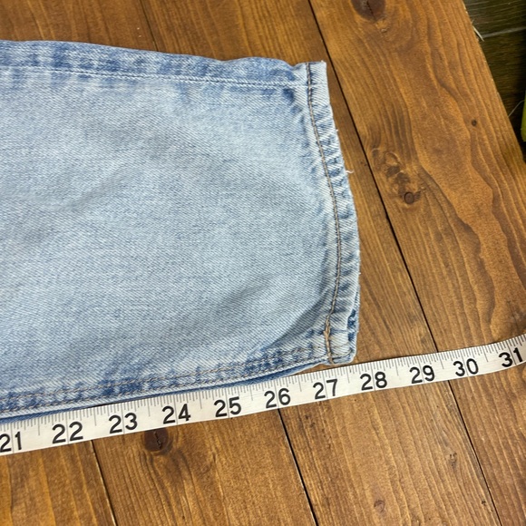 American Eagle Outfitters size 4 regular mom straight jeans destroyed distressed - Picture 8 of 10